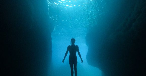 Shipwrecks For Diving - Underwater Picture of Man Diving