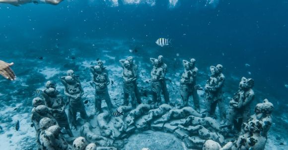 Underwater - Grey Statues on Seabed